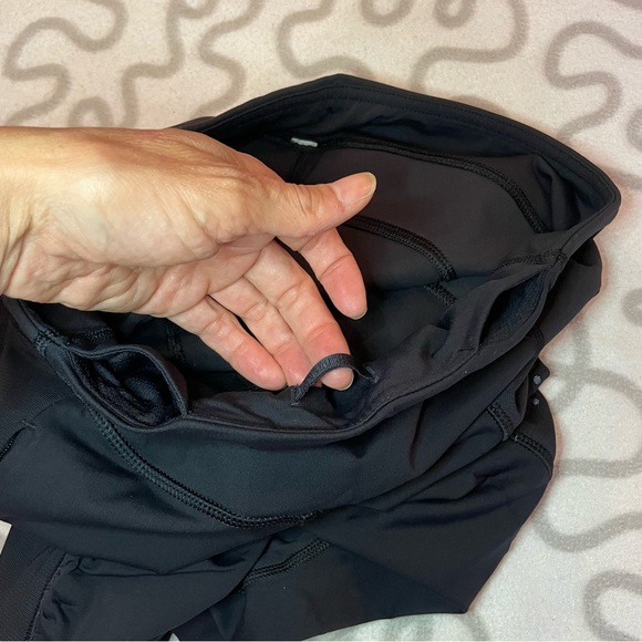 Lululemon reflective dots run capris size 6 - Picture 5 of 8